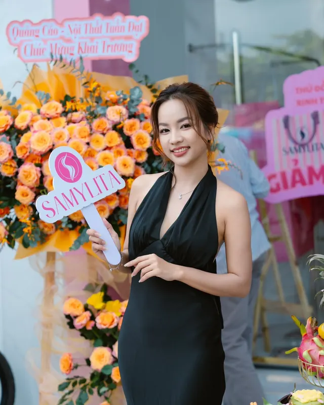 Như Samy trong ngày khai trương showroom Samylita