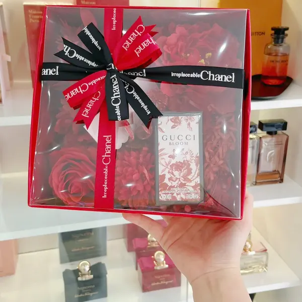 Hộp quà nước hoa Gucci Bloom tông đỏ